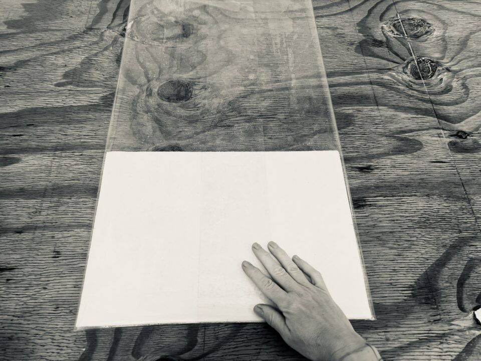 Fold vinyl over wet paper.